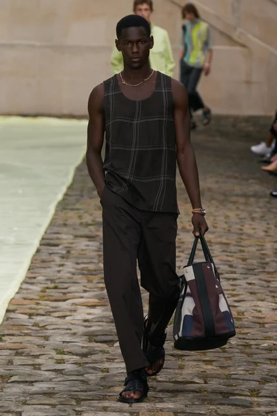 Look 19